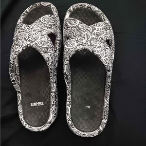 Muk Luks Black and White Paisley Sandals